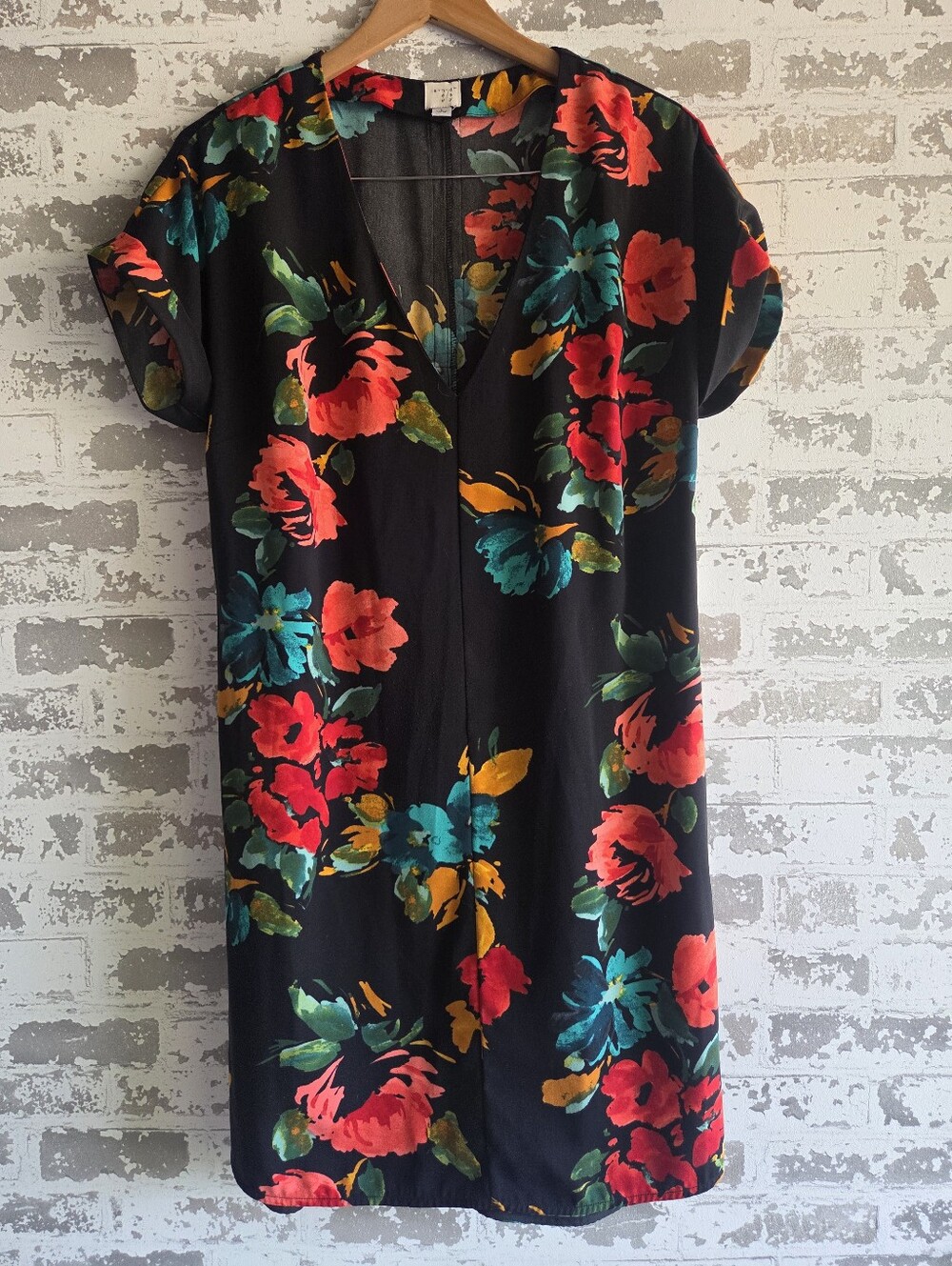A New Day Floral Shift Dress Large Short Sleeve V-Neck Back Buttons Black Multic